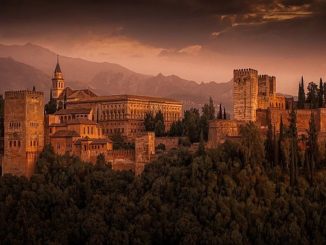 Urlaub in Spanien: Die Alhambra bei Granada