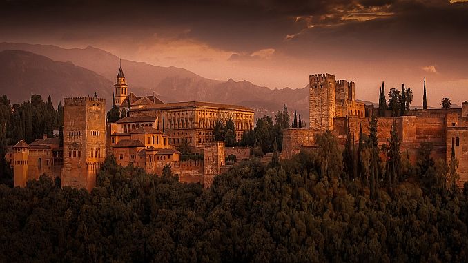 Urlaub in Spanien: Die Alhambra bei Granada