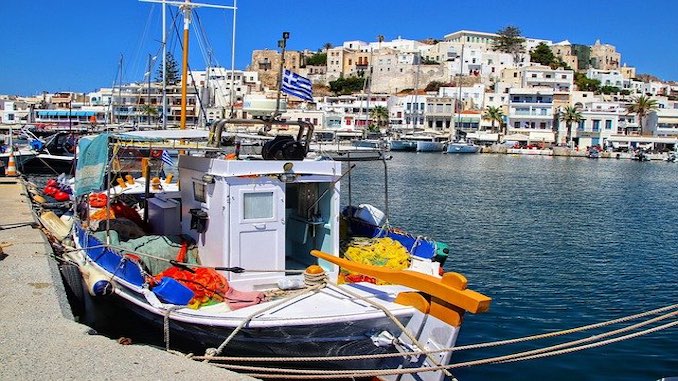 Griechenland Urlaub Fischerboot Hafen